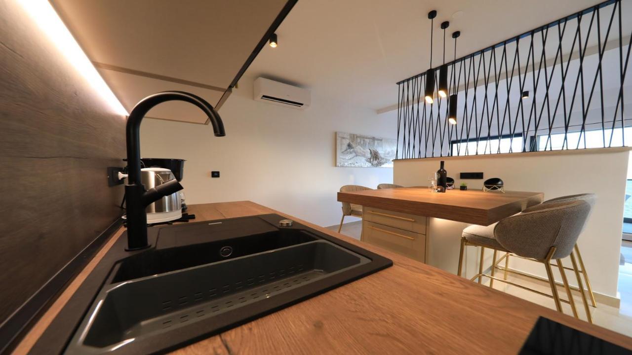 Adastra Apartments Maslenica Exterior photo