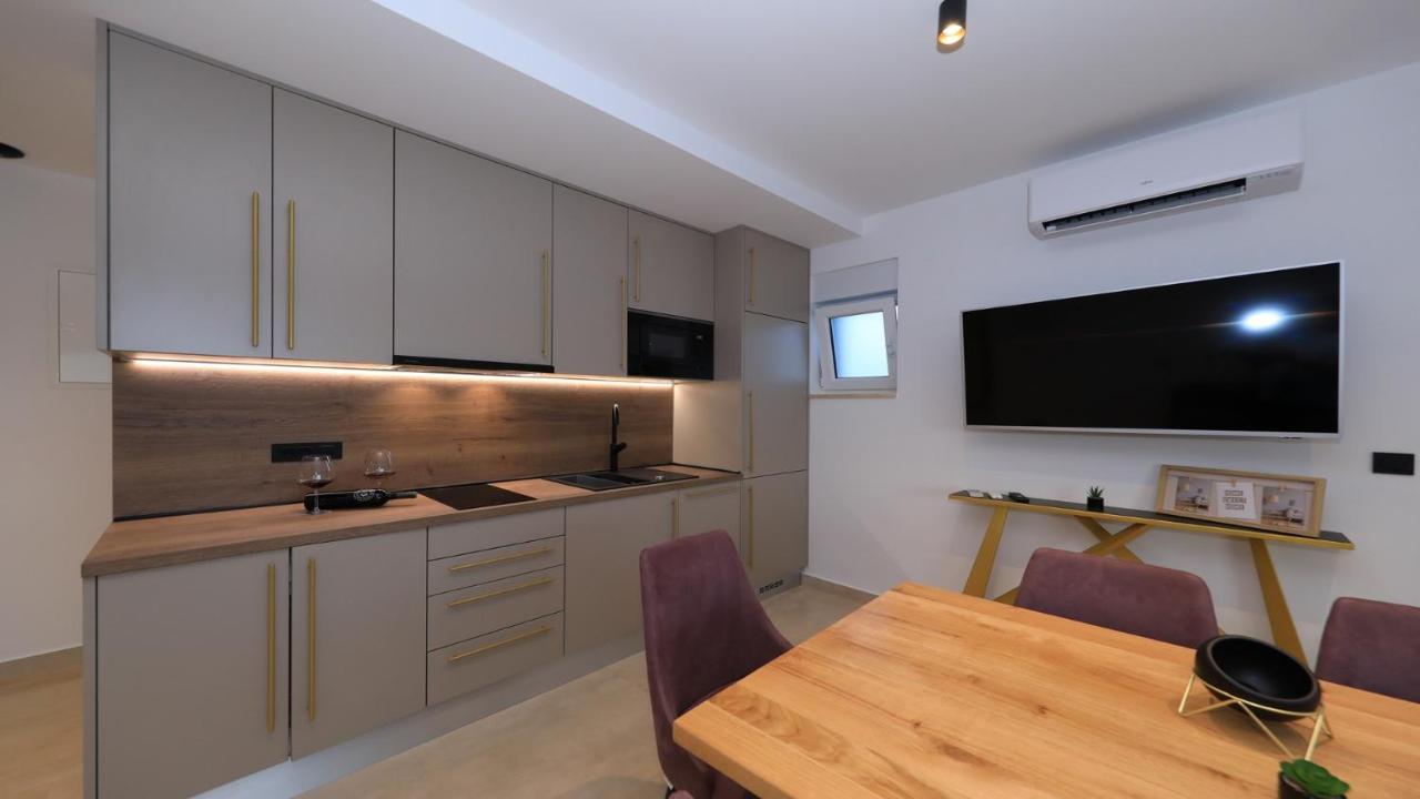 Adastra Apartments Maslenica Exterior photo