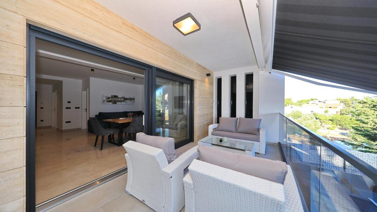 Adastra Apartments Maslenica Exterior photo